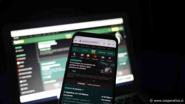 Senadores llevan a Contraloría resolución del SII a favor de apuestas online