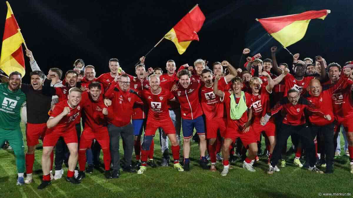 VfB Hallbergmoos II steigt auf: Tiefenbacher trifft doppelt und fliegt