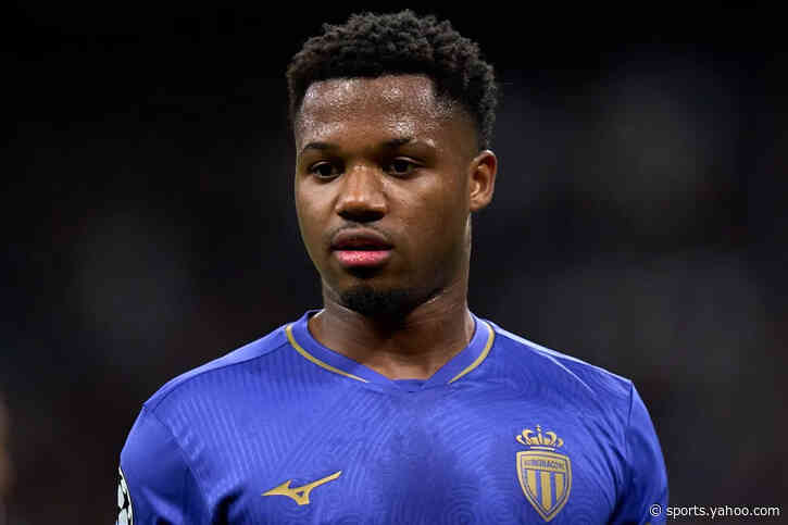 Report – The reason behind Barcelona forward’s €11 million departure being delayed