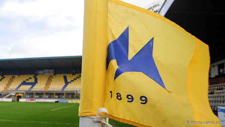 Torquay United sign left-sided defender Hill