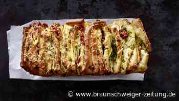 Zupfbrot mit Kräuterfüllung