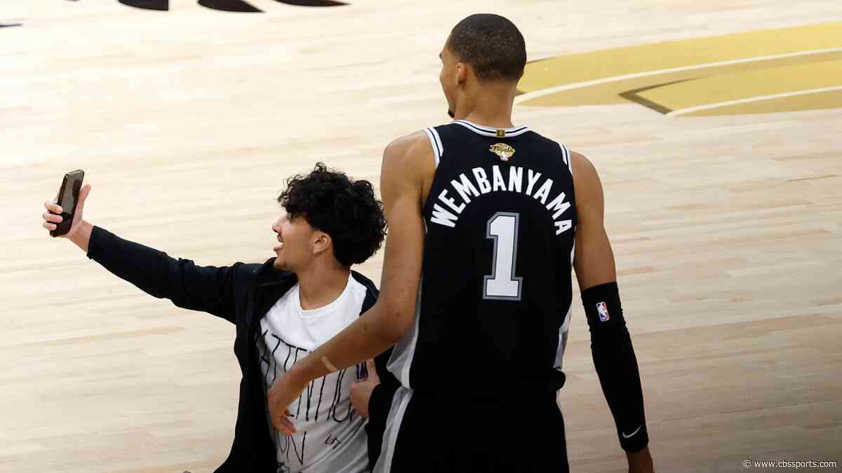Fan banned from NBA arenas for life after running onto court to take selfie with Victor Wembanyama