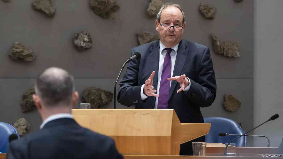 Teruglezen | Kabinet en oppositie botsen over bezuinigingen op sociale zekerheid