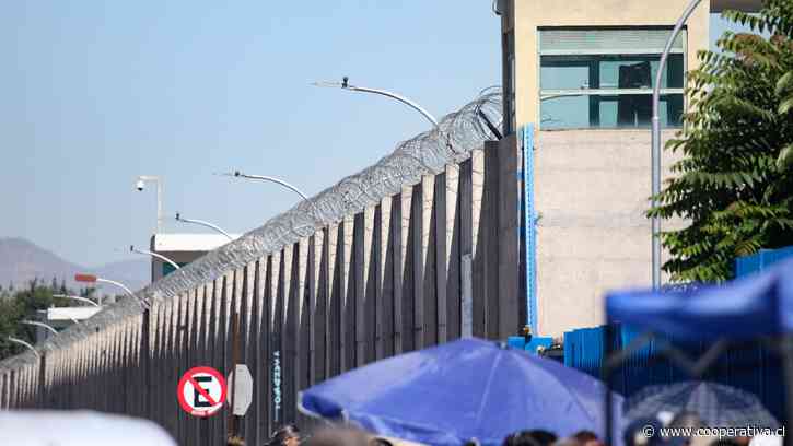 Contraloría exigió que el Gobierno sincere si ampliará Santiago 1 o construirá nueva cárcel