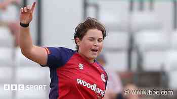 Essex Women's captain Scrivens signs new deal