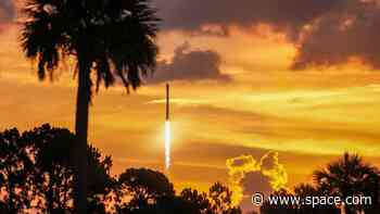 SpaceX launches back-to-back Starlink missions from both coasts 19 hours apart (photos)