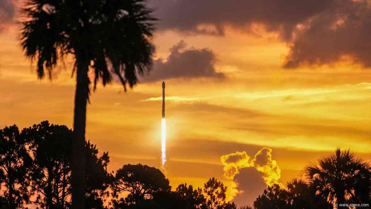 SpaceX launches back-to-back Starlink missions from both coasts 19 hours apart (photos)