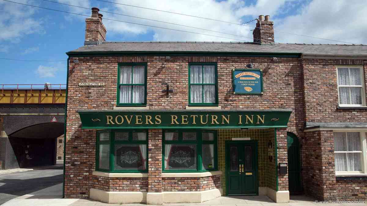Coronation Street fans cheer 'finally' as soap favourite returns after going 'missing'