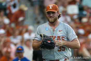 Volantis, Cozart named finalists for national pitching awards