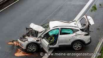 Schwerer Unfall auf der B45 in Hessen: Cupra überschlägt sich – Fahrer verletzt