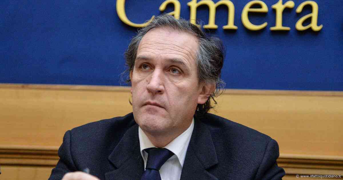 Fiumicino, il senatore di FdI Menia attacca una coppia gay all’aeroporto: “Basta effusioni, fatele a casa vostra”