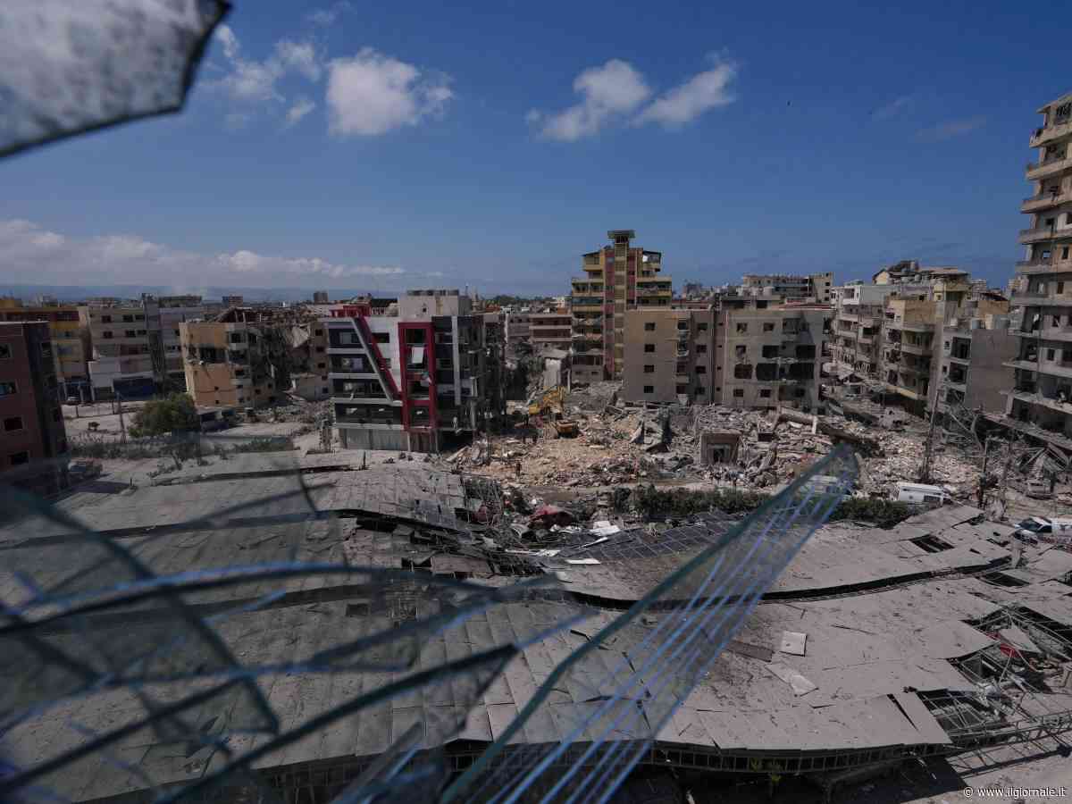 Israele-Libano, ucciso un casco blu. Hezbollah respinge l'accordo sul cessate il fuoco. Trump: "Non abbiamo bisogno dell'aiuto degli europei"