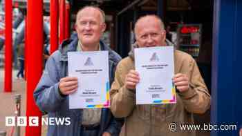 Twins celebrated for rollercoaster 'record'