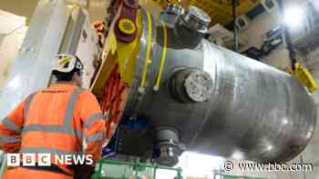 Second reactor lifted into place at Hinkley Point