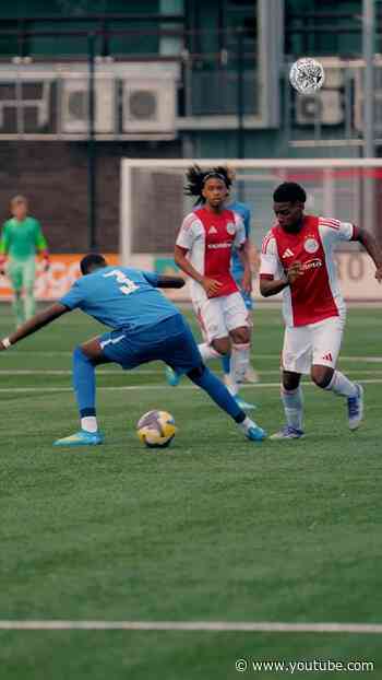 Ajax U15-striker Eljero Peroti with the nutmeg 👀