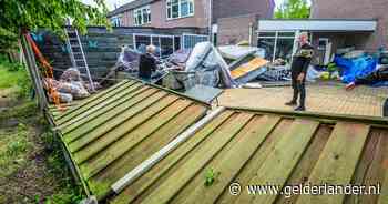 Windhoos steekt op in tuin van Frits: ‘Er is niks meer over van nieuwe uitbouw’