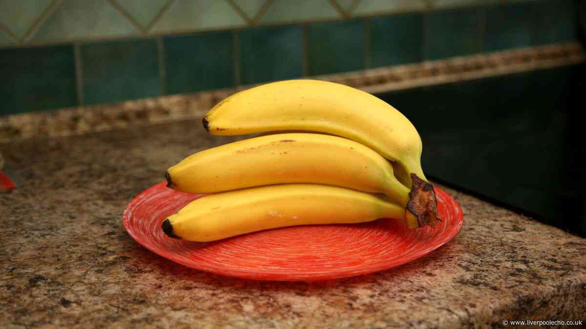 Bananas stay fresh and yellow for '2 weeks' when stored in 1 location