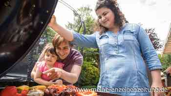 Zu kräftig gegrillte Würstchen: Gesundheitsrisiko für Kinder