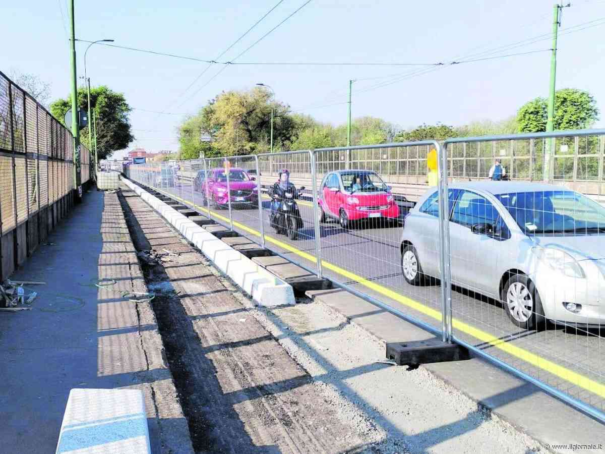 Una città che pedala tra traffico, piste, tanti incidenti e (troppa) ideologia