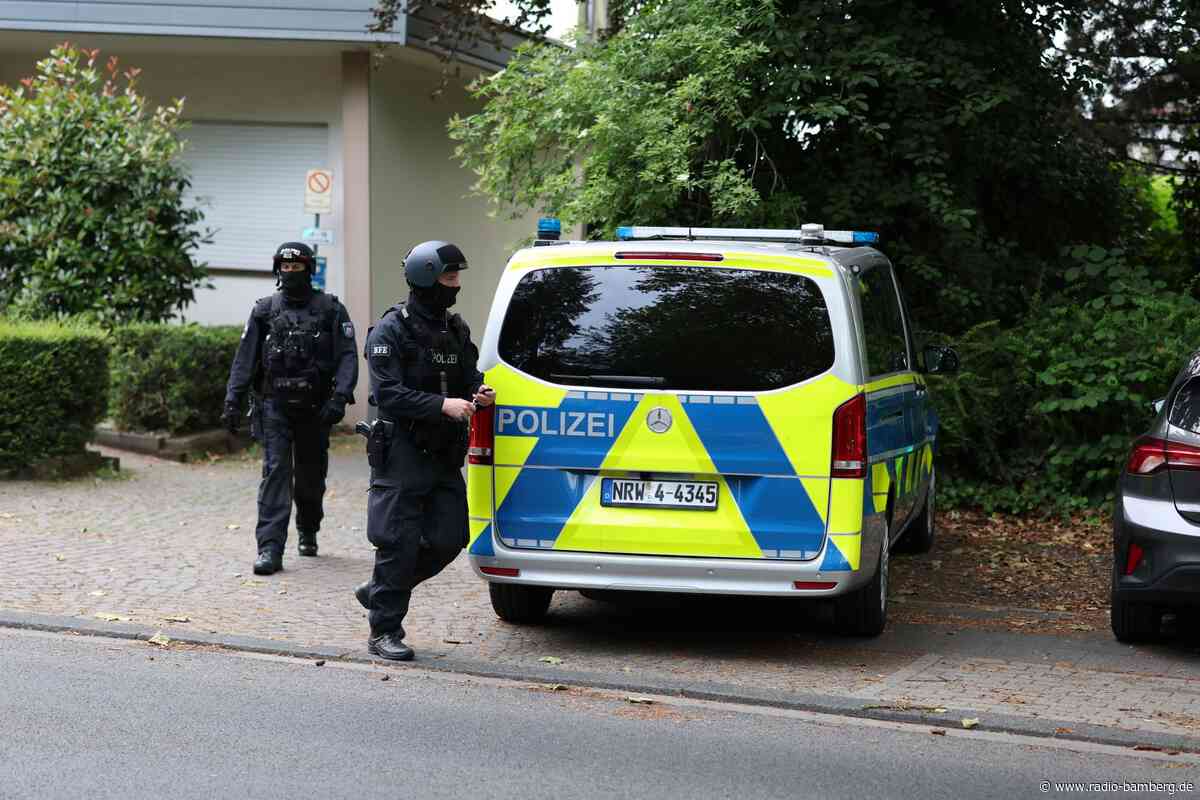 Razzien nach Angriff auf Polizei bei Feier von Großfamilie