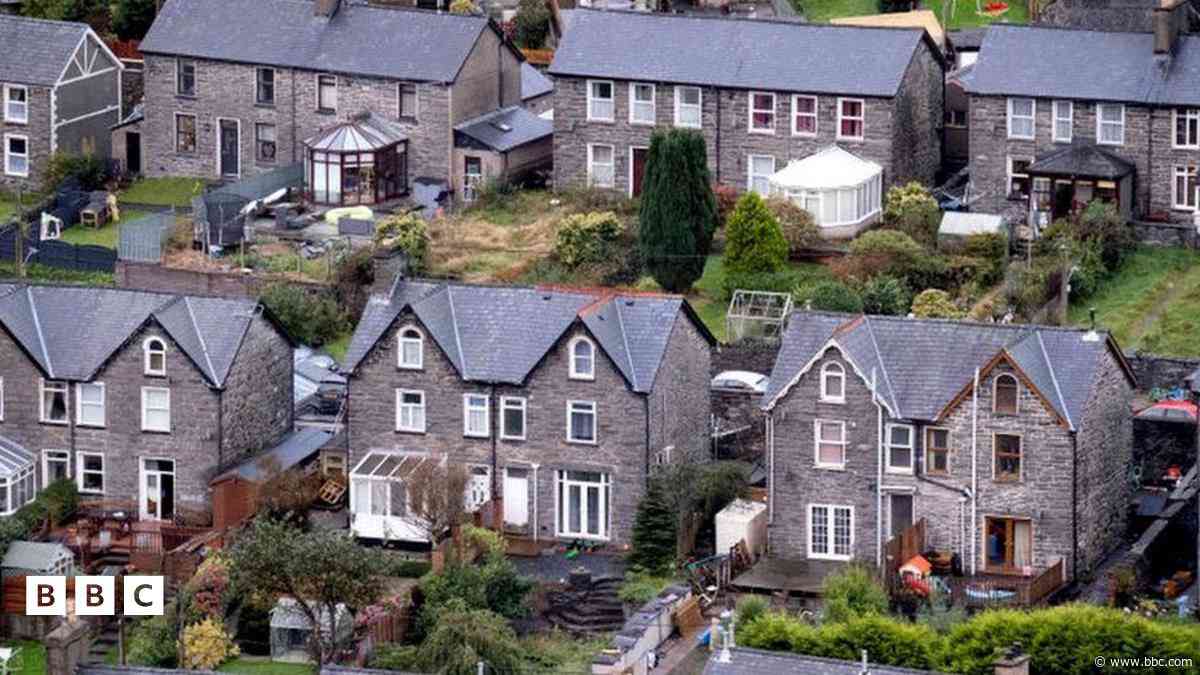 Treth y cyngor: Ystyried a ddylid bwrw ymlaen â newidiadau