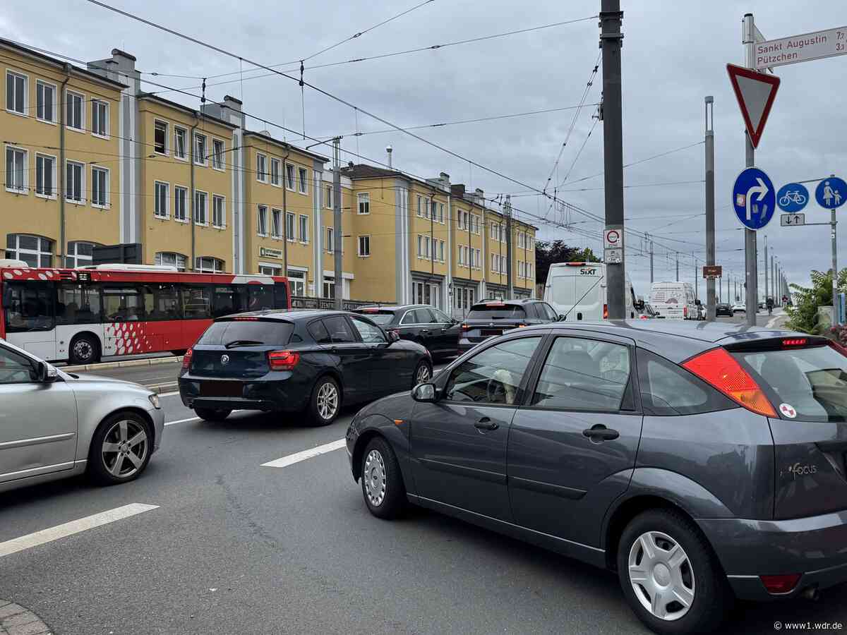 Trotz Brückentag Stau in Bonner City