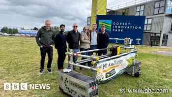 Robot begins tests to combat killer weeds