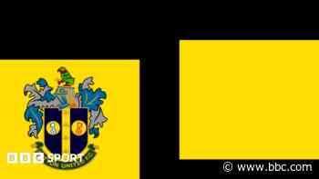 Sutton United sign free-agent midfielder Osadebe