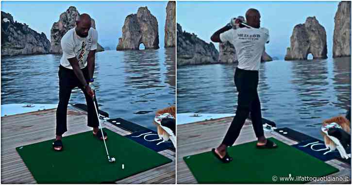 Palline buttate in mare davanti ai Faraglioni di Capri: il video di LeBron James che gioca a golf sul suo yacht