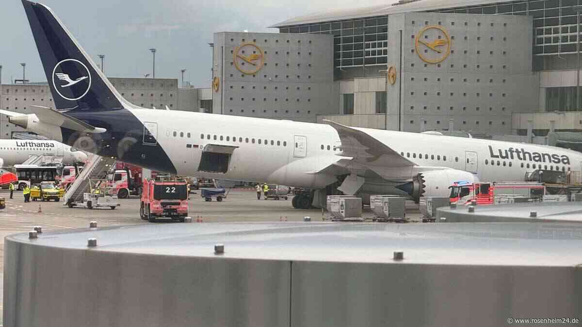 Schock-Vorfall an deutschem Flughafen: Plötzlich knallt Lufthansa-Maschine auf den Boden