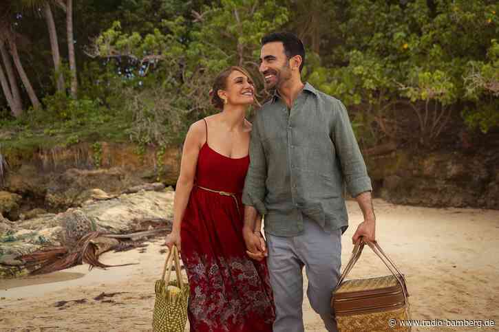 Nur eine Affäre? JLo und Brett Goldstein in «Office Romance»