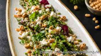 Dieser Spargel mit Schafskäse und Erdnuss-Vinaigrette hebt Frühlingsküche aufs nächste Level