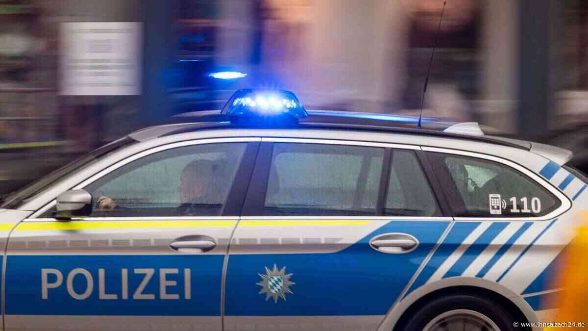 Radfahrerin (71) übersieht Auto – Seniorin stürzt und wird verletzt