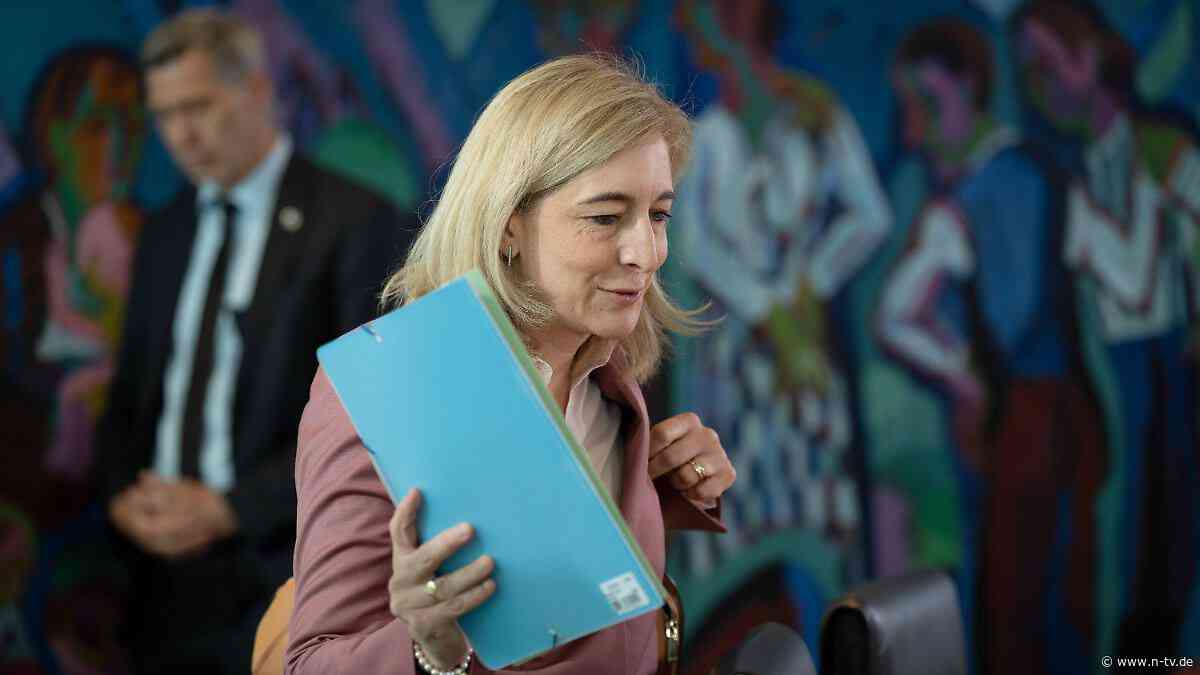 "Bund macht sich schlanken Fuß": Wirtschaftsweiser Truger nennt Warkens Pflege-Plan einen "Kürzungshammer"
