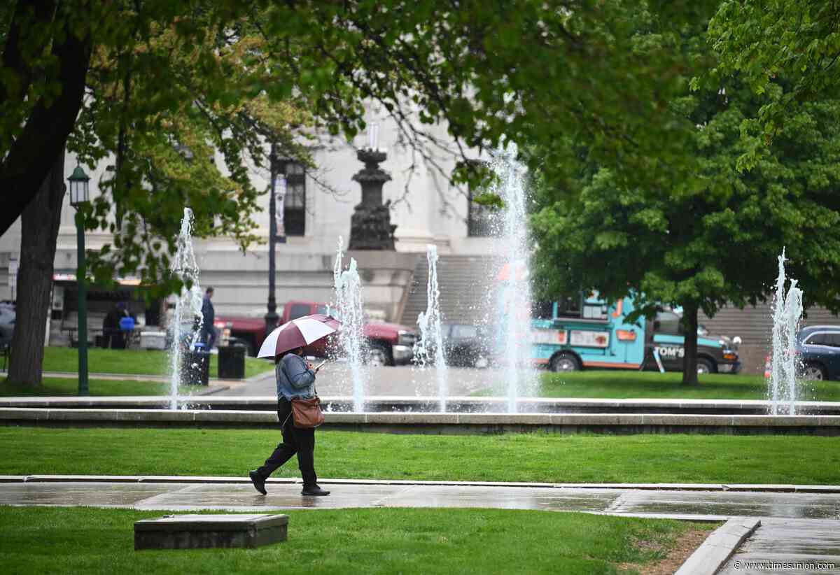 Rain returns this weekend, but sun and heat are expected, too