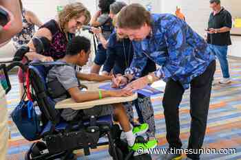Making visit to Center of Disabilities Services, Hall of Famer Wade Boggs still delivering hits