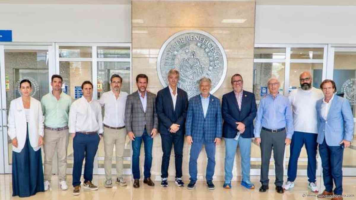 Gil Marín visitó la sede de la Academia del Atlético de Madrid en Guayaquil