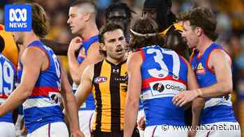 Live: Bulldogs strike back after half-time in fiery clash against Hawks