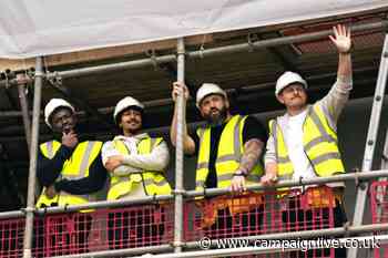 Jacamo stunt sees Joe Marler dish out compliments to men on UK streets