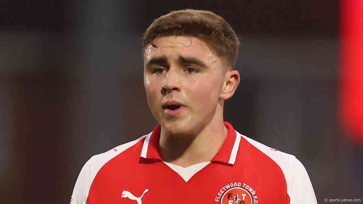 Fleetwood's Neal signs two-year contract extension