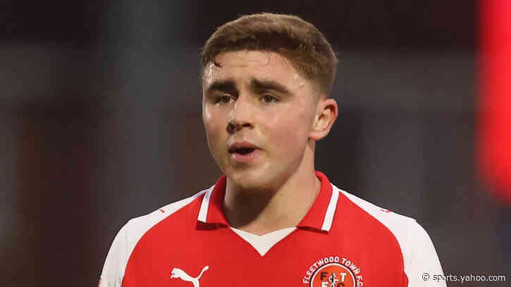 Fleetwood's Neal signs two-year contract extension
