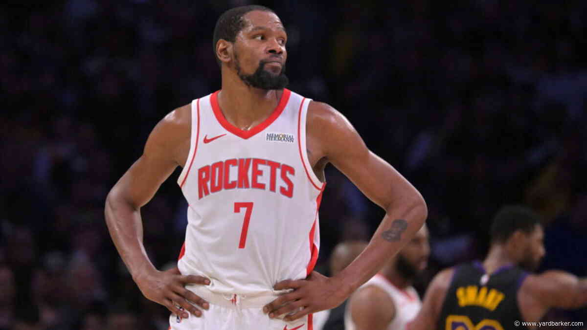 Kevin Durant Ducks Behind Bush to Evade Paparazzi at Nobu Malibu