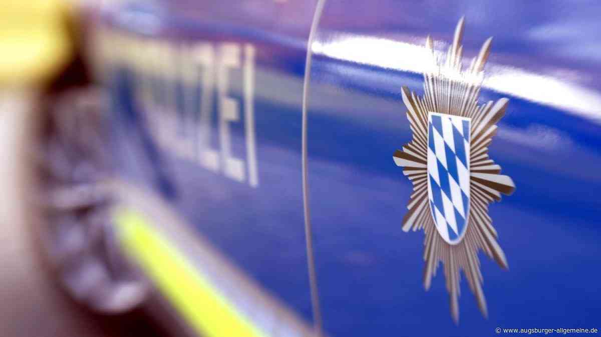Auto streift beim Vorbeifahren einen geparkten Wagen: 10.000 Euro Schaden