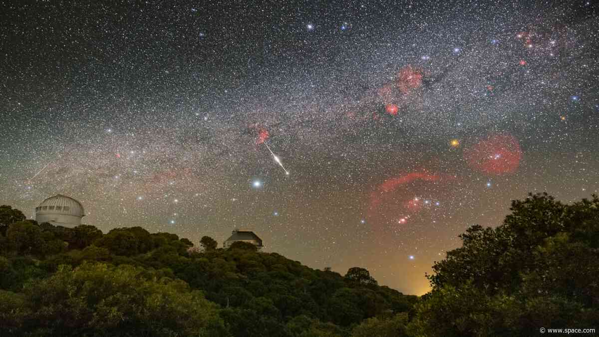 Meteor streaks across the sky above big observatory | Space photo of the day for June 5, 2026