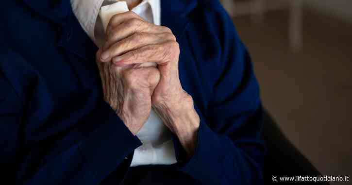 Denuncia la scomparsa dell’anziana madre, ma la sua versione non convince gli investigatori: poi la sconvolgente scoperta