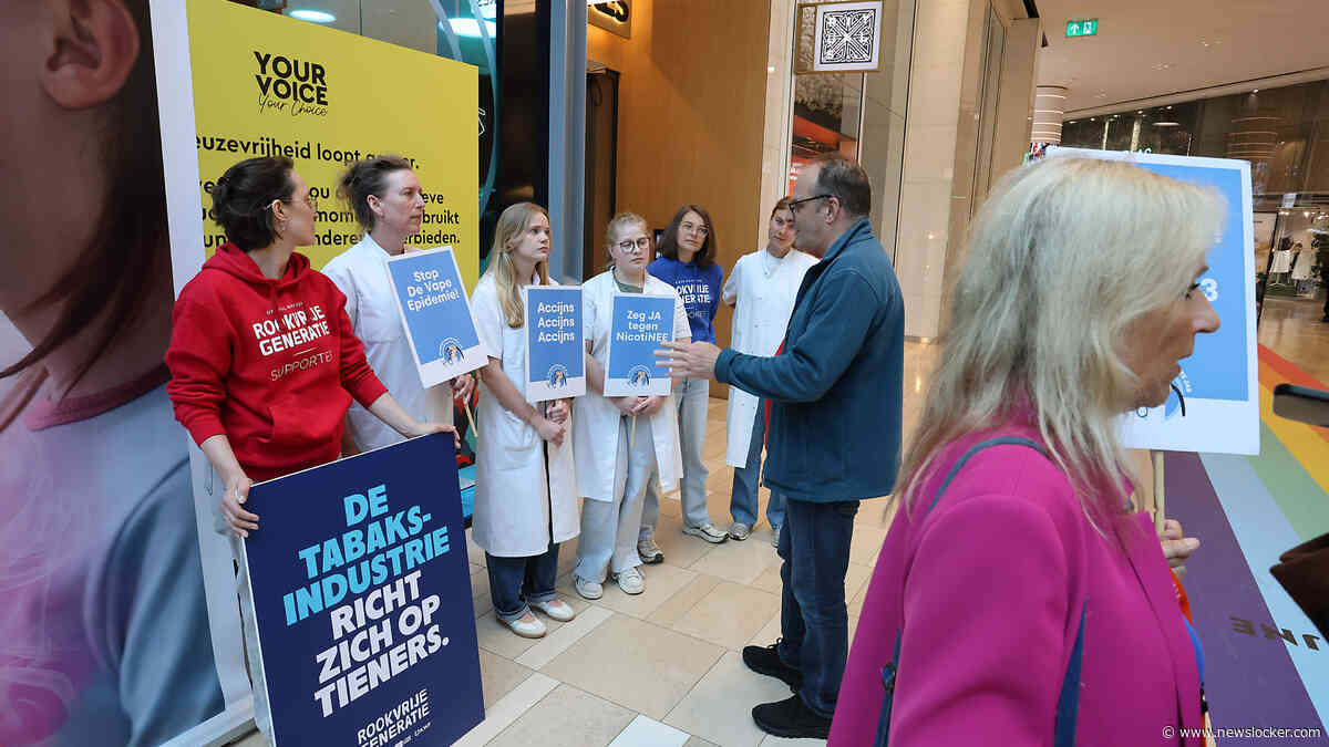Woedende artsen trekken bekijks met demonstratie tegen ’lobby’ tabaksreus; Jan belooft na 45 jaar roken opnieuw een stoppoging
