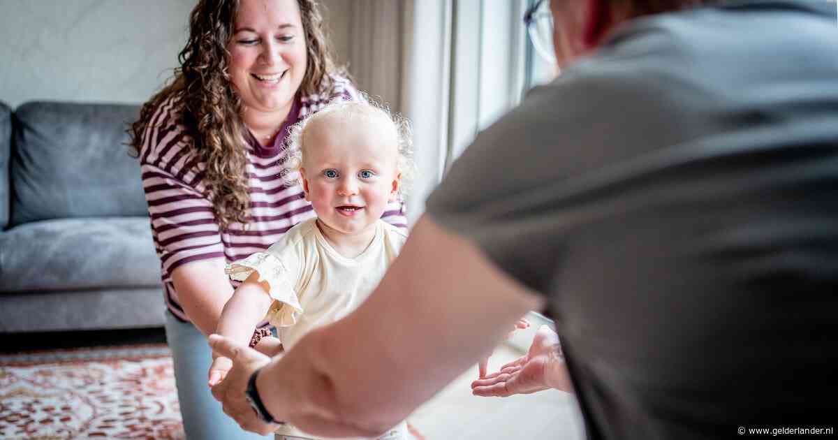 Pas een maand oud en nu al een openhartoperatie, daarna gaat het echt mis met baby Fem: ‘Haar tenen werden zwart’