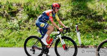 Lucinda Brand grijpt net naast ritzege in Giro d’Italia, roze Anna van der Breggen onderuit
