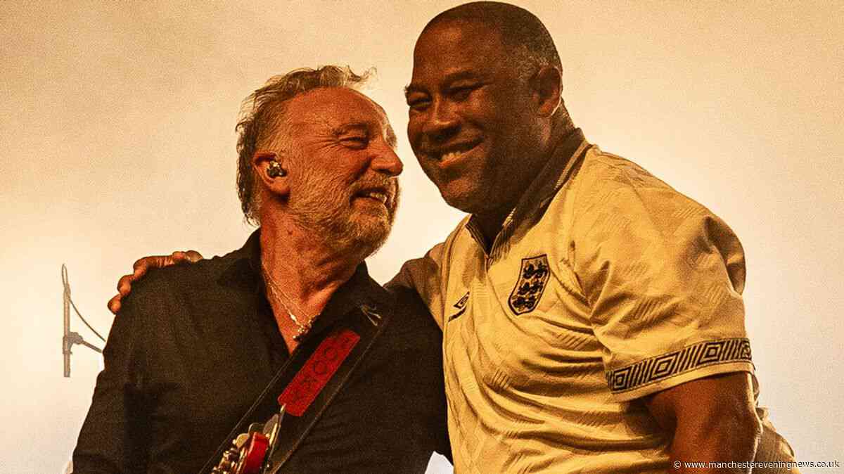 Watch England legend surprise fans at Peter Hook concert in Manchester