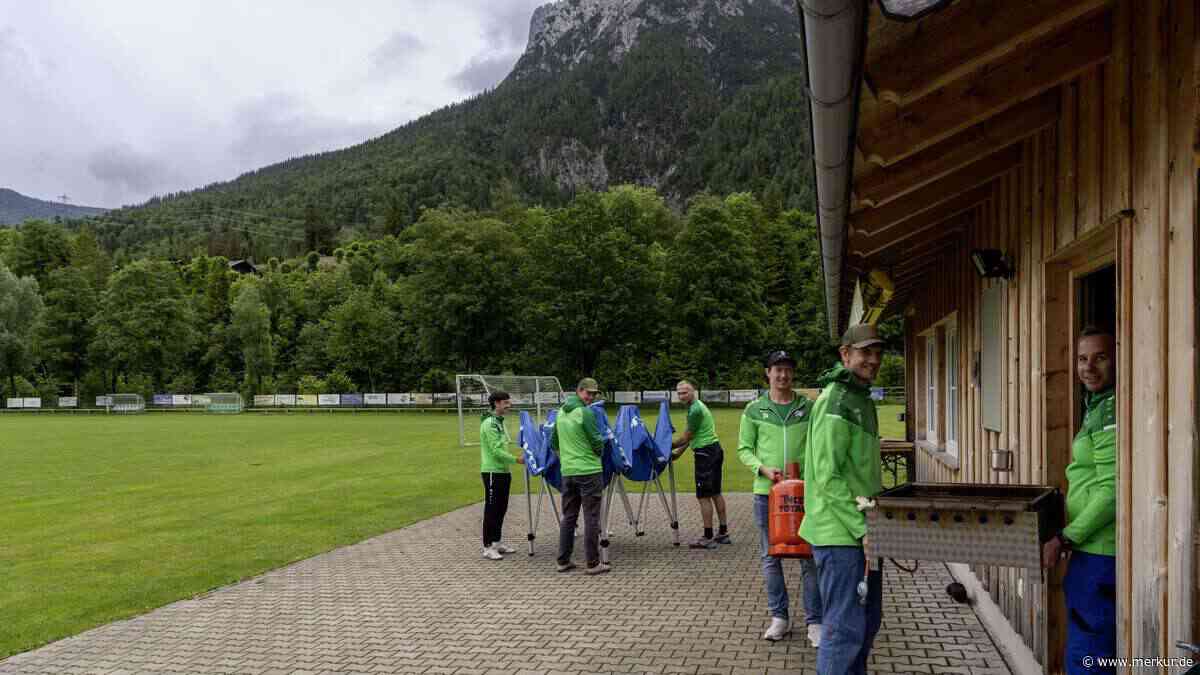 Hochspannung vor dem ultimativen Spiel: Ein ganzer Ort trägt Grün